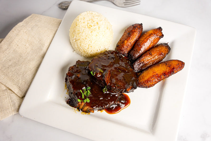 Asado negro  con arroz y plátano maduro